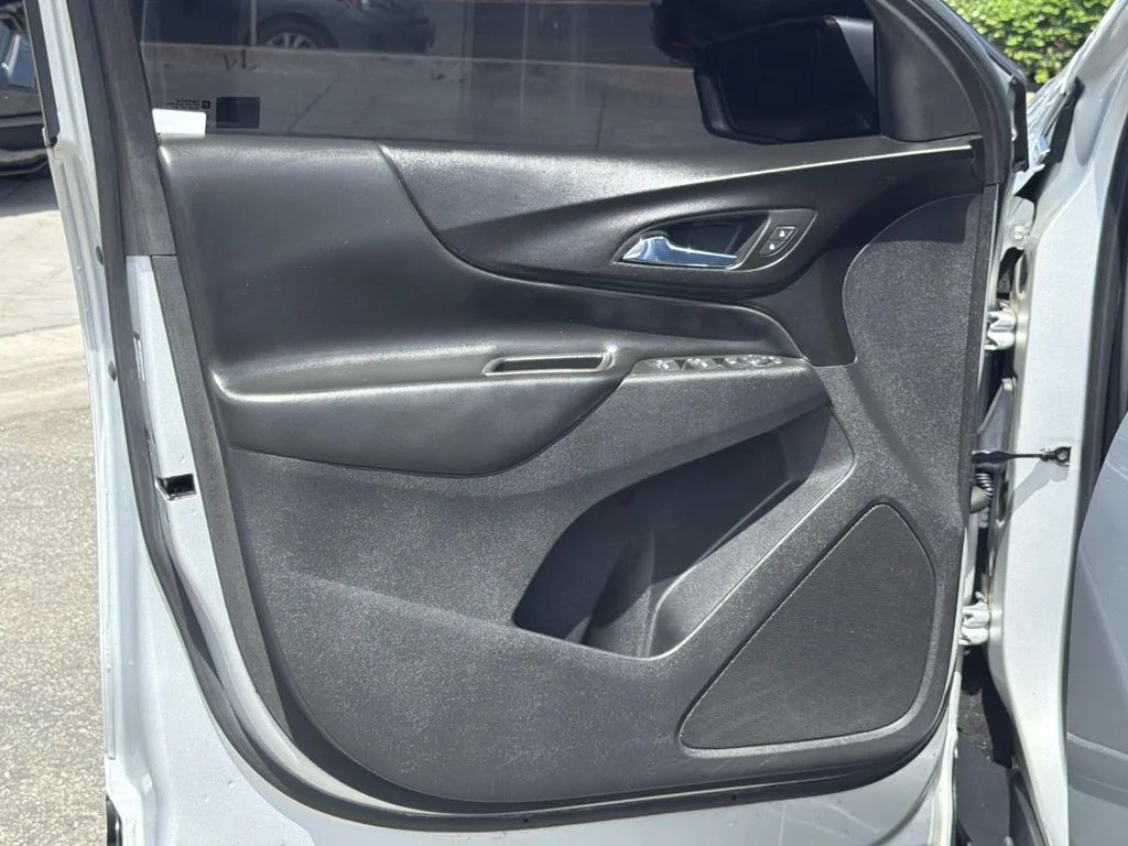 Used 2022 Silver Ice Metallic Chevrolet LT image 18