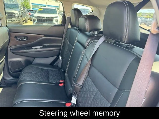 Used 2019 Black Nissan Platinum image 17