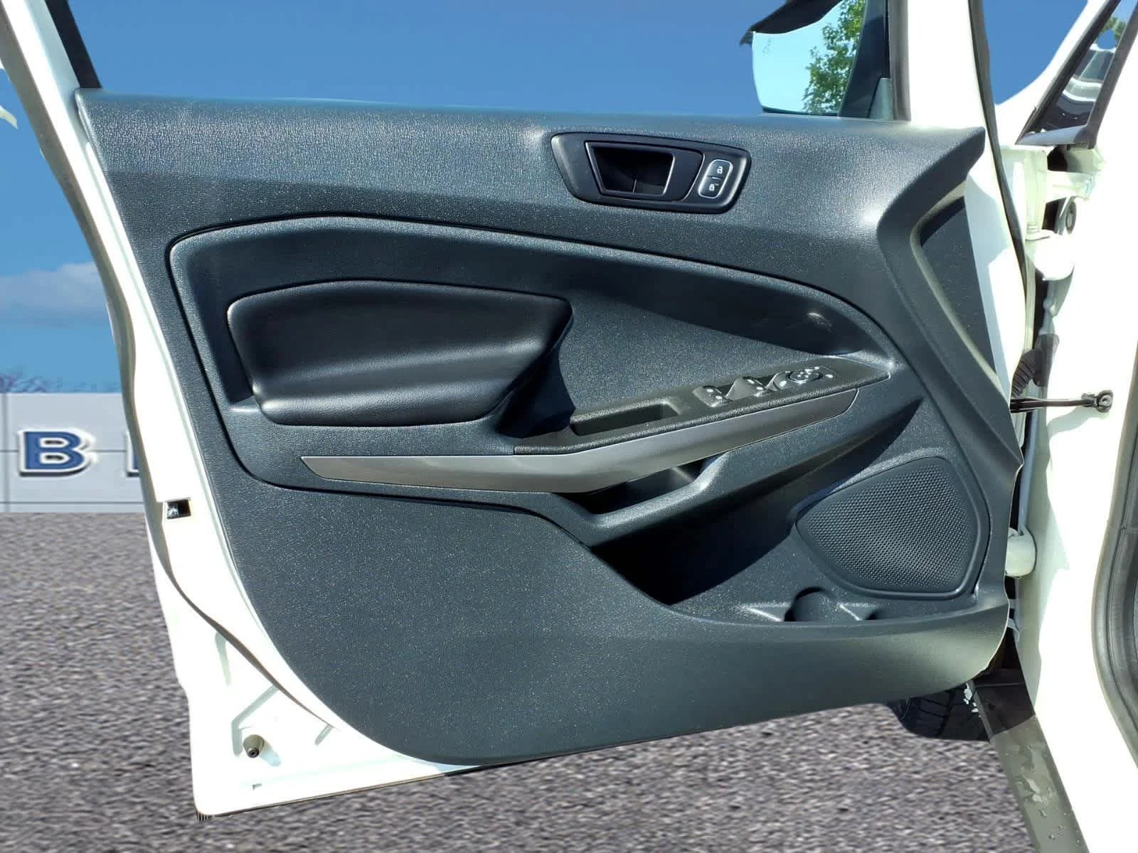 Used 2022 Diamond White Ford SES image 11