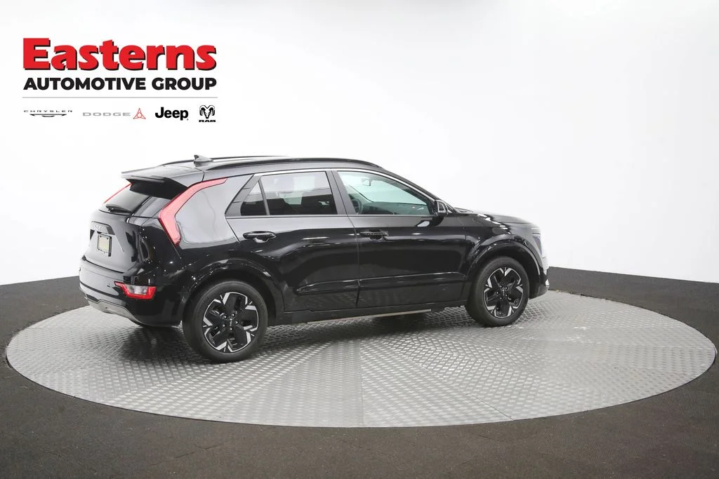 Used 2024 Black Kia Wind image 44