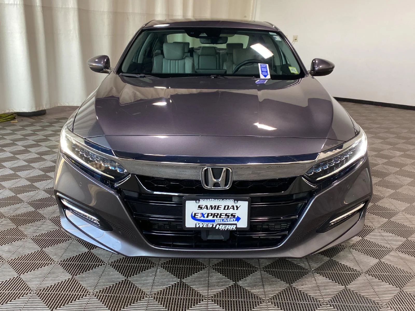 Used 2018 Modern Steel Metallic Honda Touring image 9