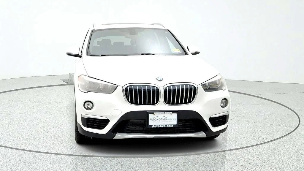 Used 2018 Alpine White BMW xDrive28i Sports Activity Vehicle image 2