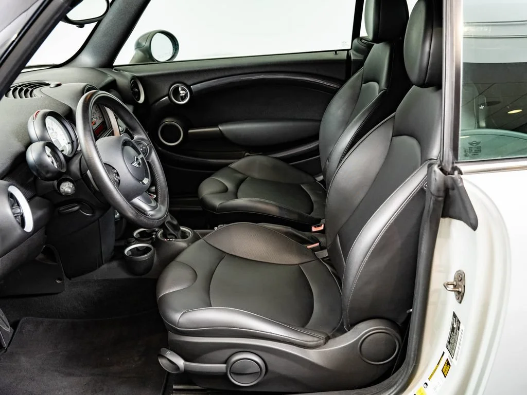 Used 2014 White Silver MINI  image 19