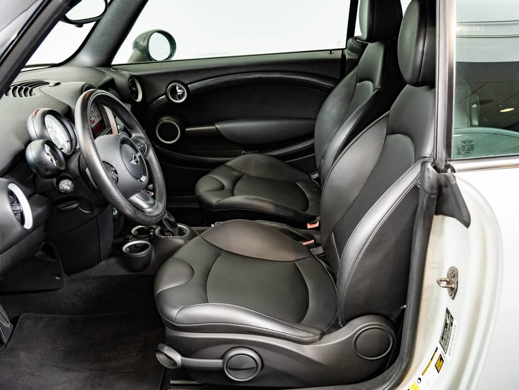 Used 2014 White Silver MINI  image 19
