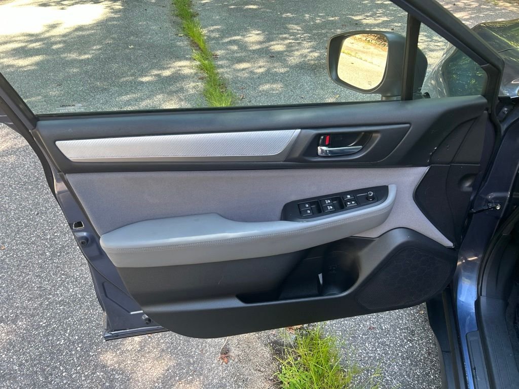 Used 2018 Blue Subaru 2.5i Premium image 13