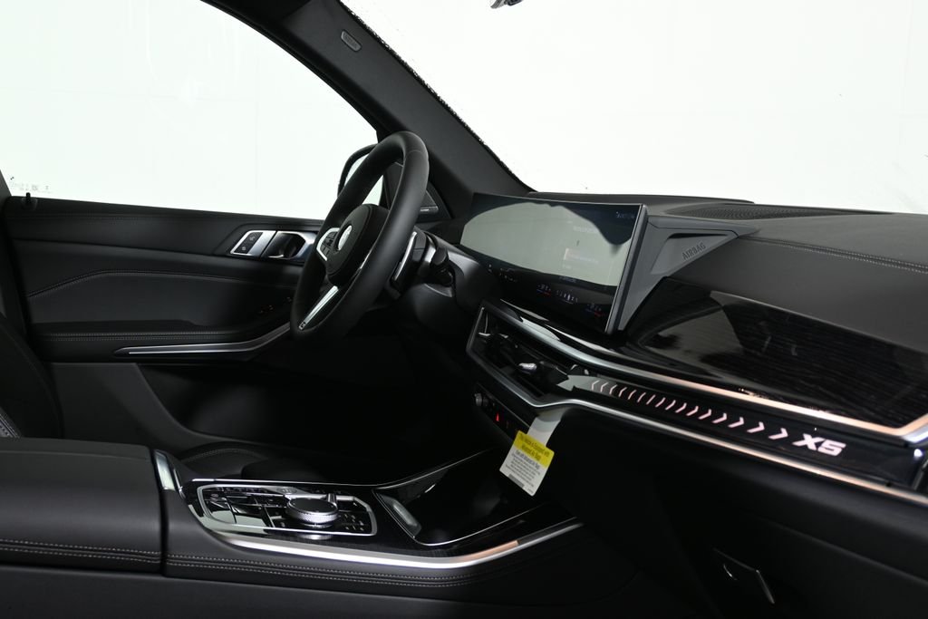 New 2026 Black Sapphire Metallic BMW xDrive40i image 33