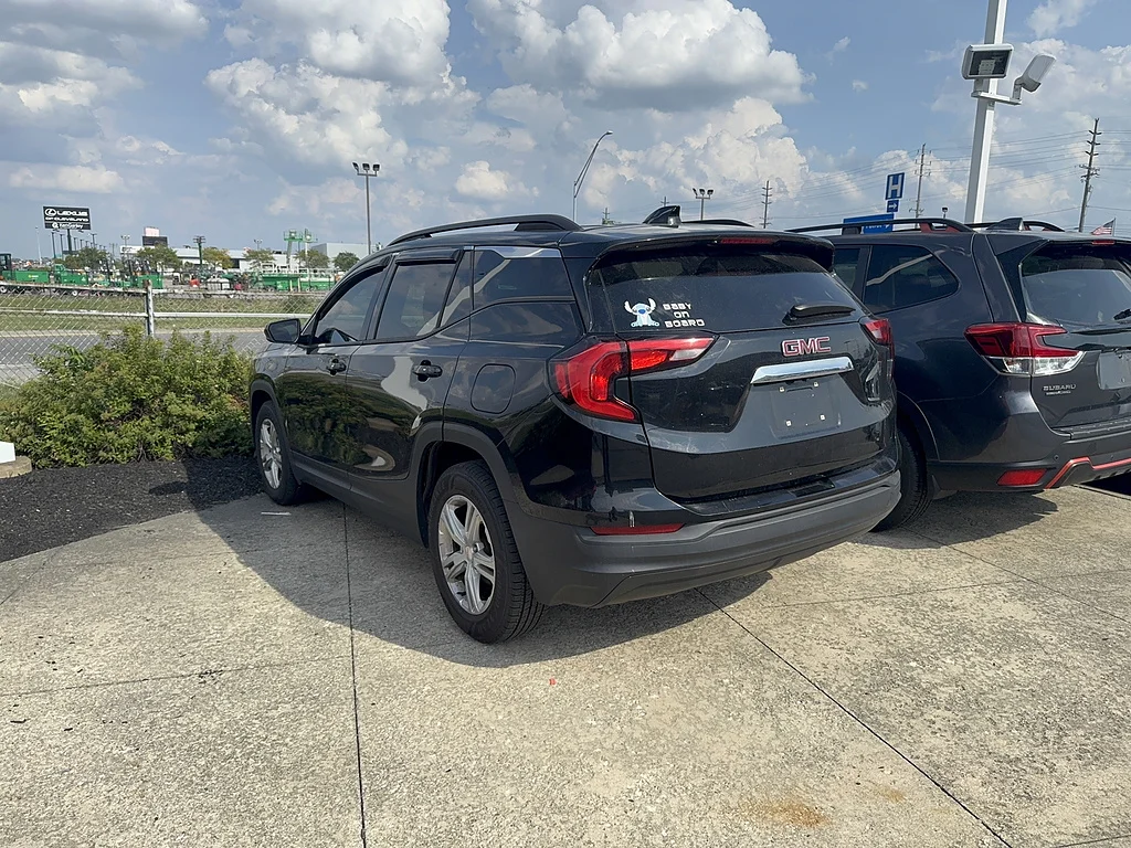 Used 2018 Ebony Twilight Metallic GMC SLE image 2