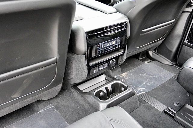 New 2026 Bright White Clear-Coat Exterior Paint Jeep Limited Reserve image 24