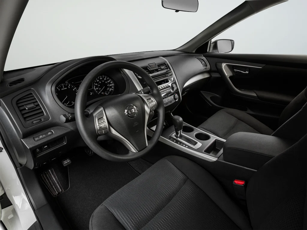 Used 2015 White Nissan 2.5 S image 55