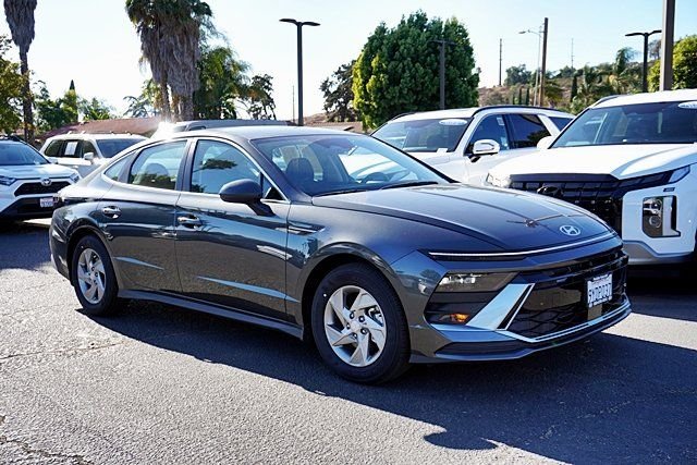 Used 2026 Gray Hyundai SE image 5