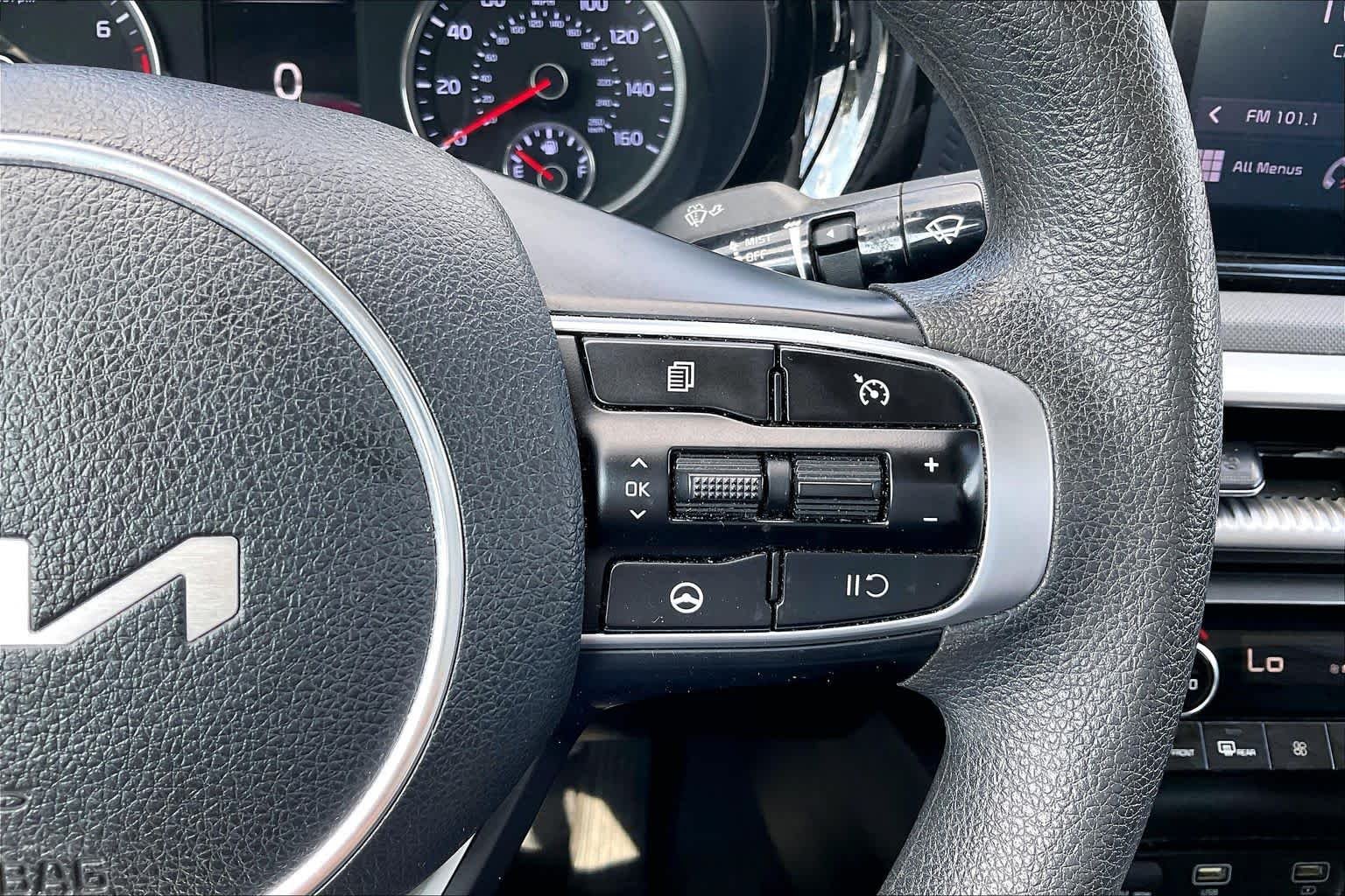 Used 2022 Everlasting Silver Kia LXS image 24