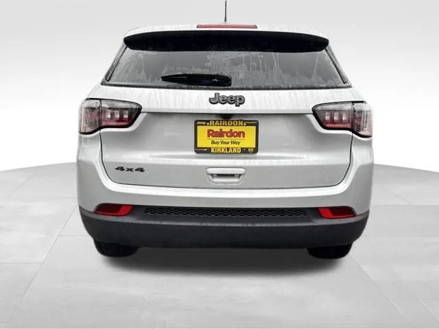 New 2026 Silver Zynith Metallic Clear-Coat Exterior Paint Jeep Latitude image 6