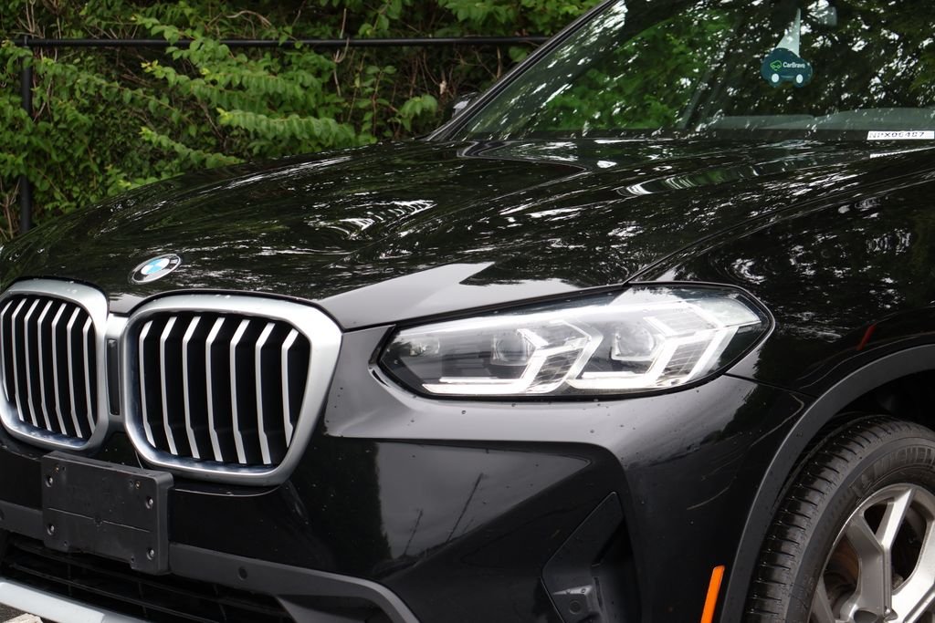 Used 2024  BMW xDrive30i image 3