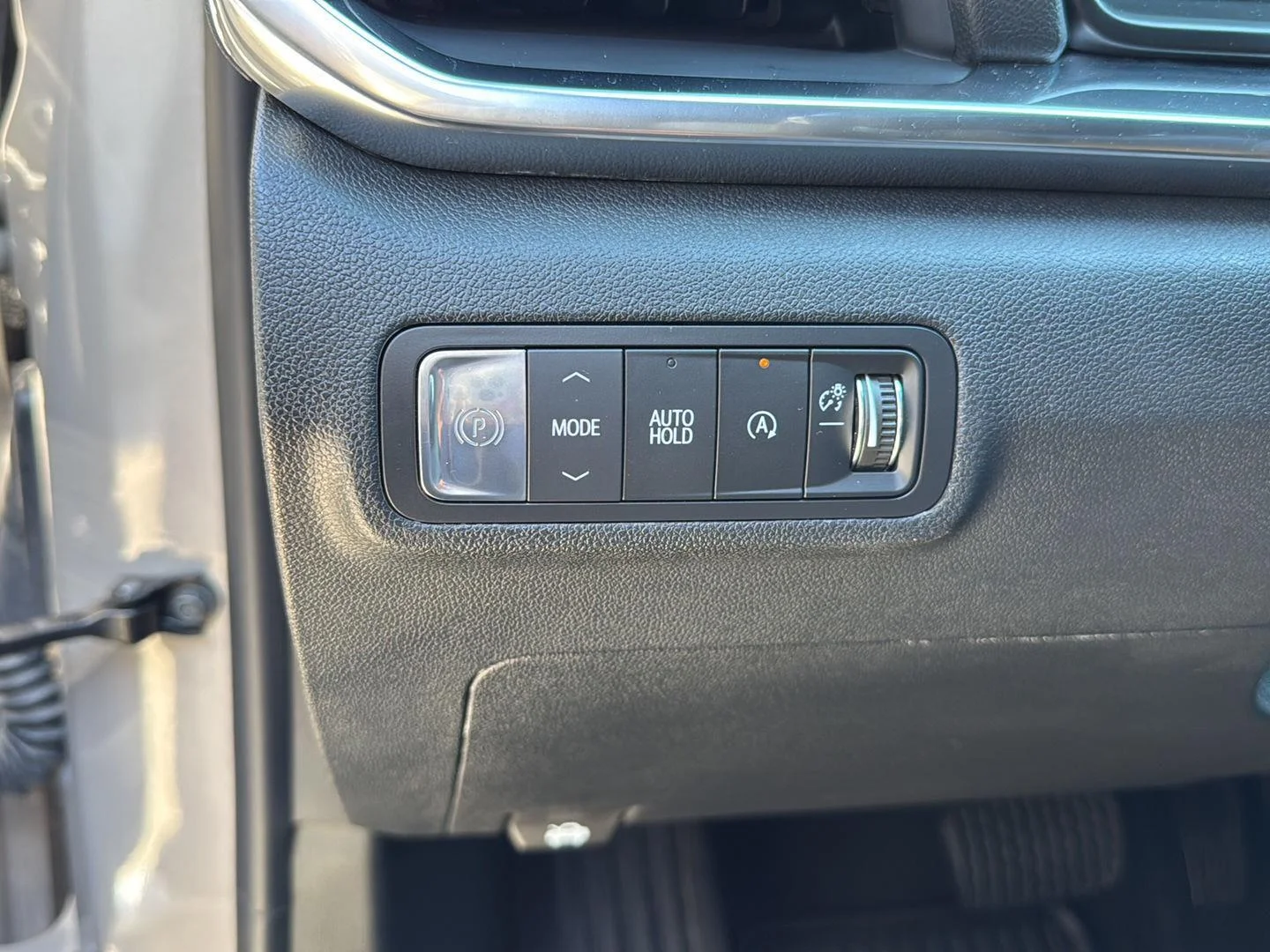Used 2026 Riverstone Metallic GMC FWD Elevation image 23