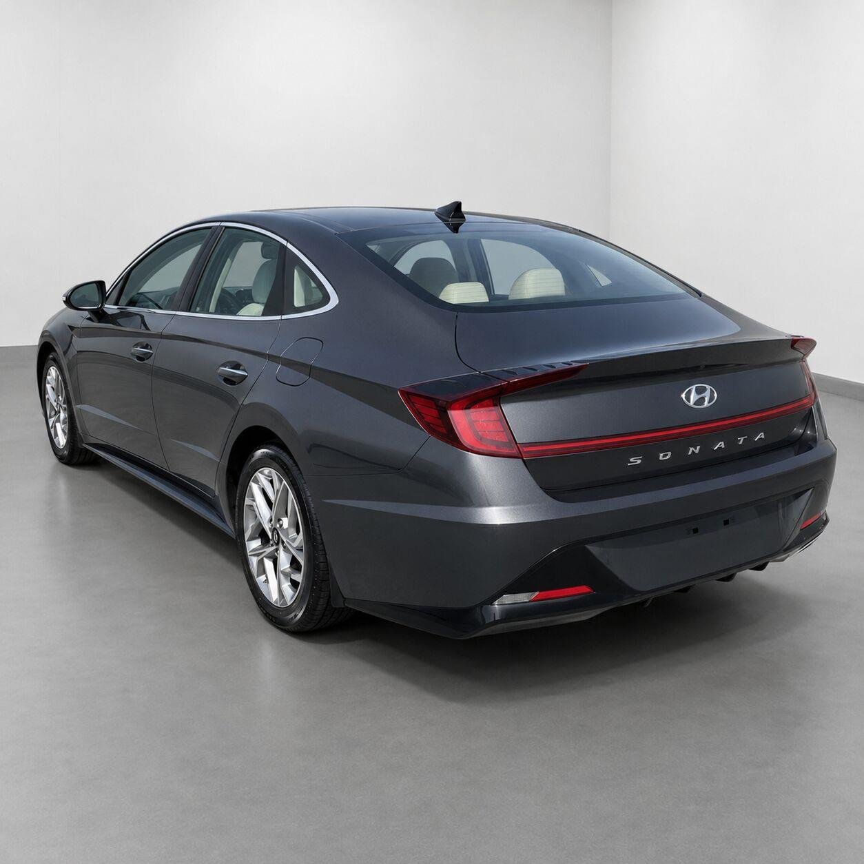 Used 2023 Portofino Gray Hyundai SEL image 3