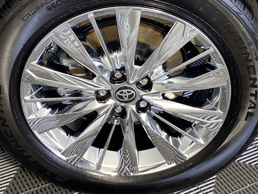 Used 2025 Beige Toyota Platinum image 30