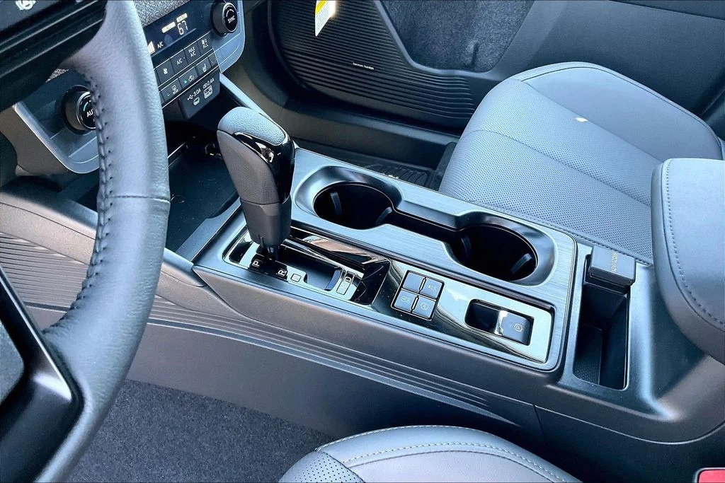 New 2026 CRYSTAL WHITE PEARL Subaru Limited image 7