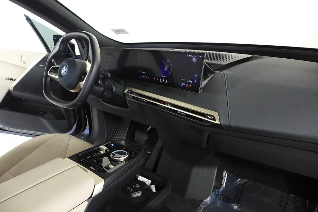 Used 2024 Black BMW xDrive50 image 12