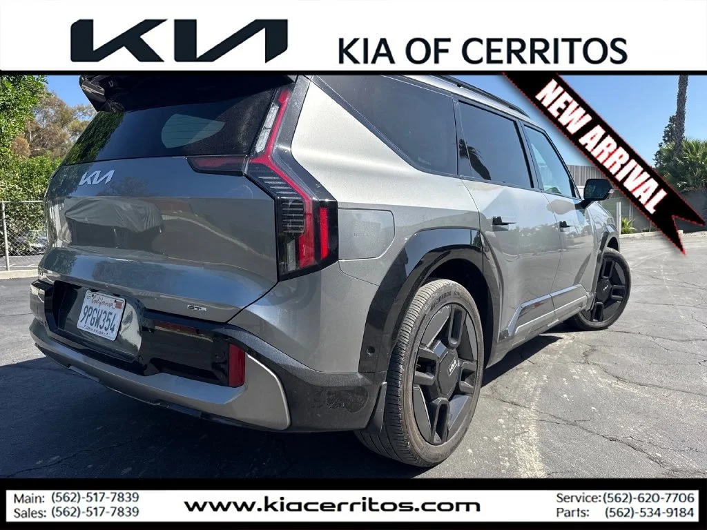 Certified Used 2024 Gray Kia GT-Line image 5