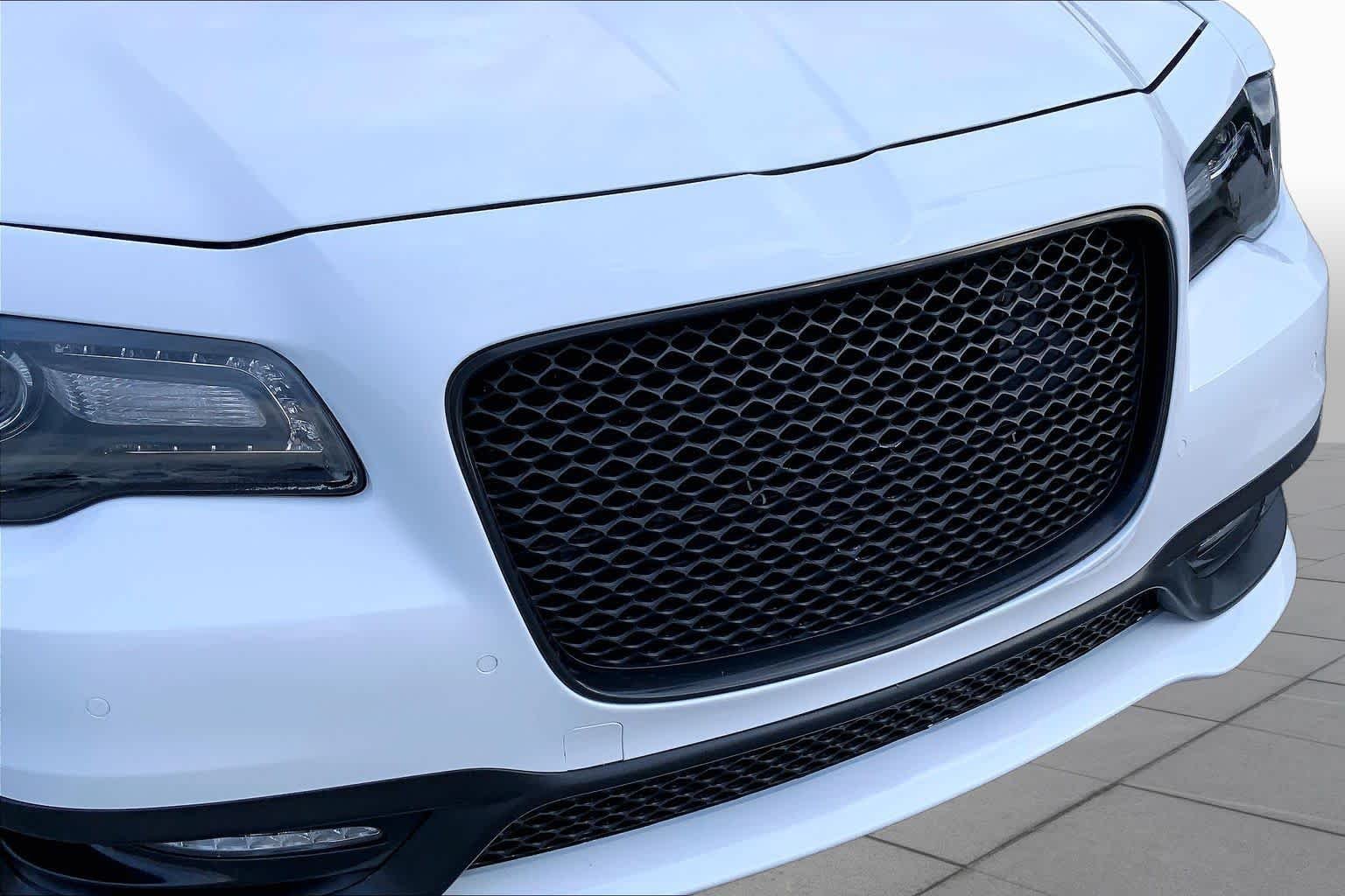 Used 2023 Bright White Clearcoat Chrysler Touring L image 29