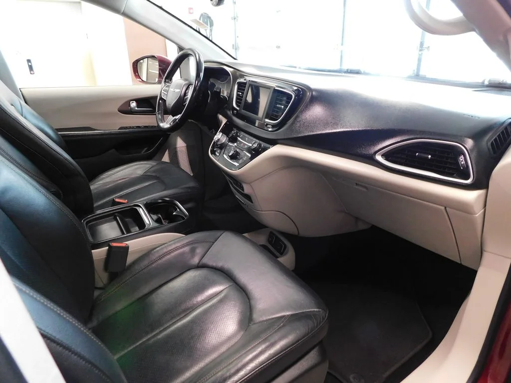 Used 2019 Velvet Red Pearlcoat Chrysler Touring L image 51