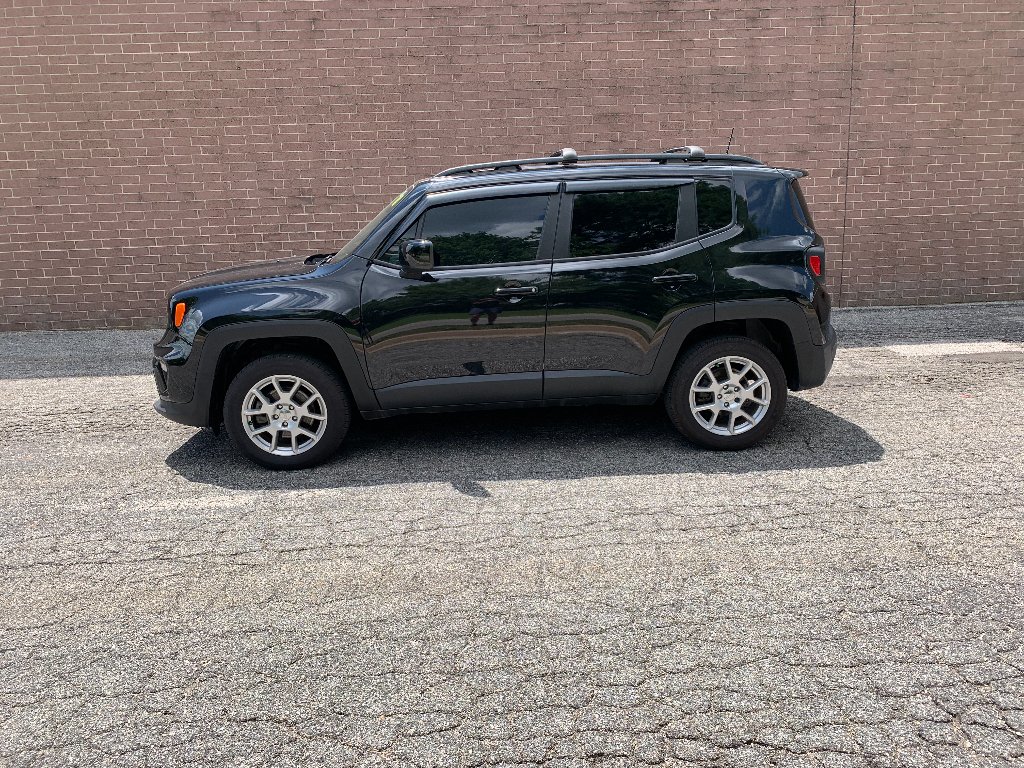 Used 2021 Black Clearcoat Jeep Latitude image 2