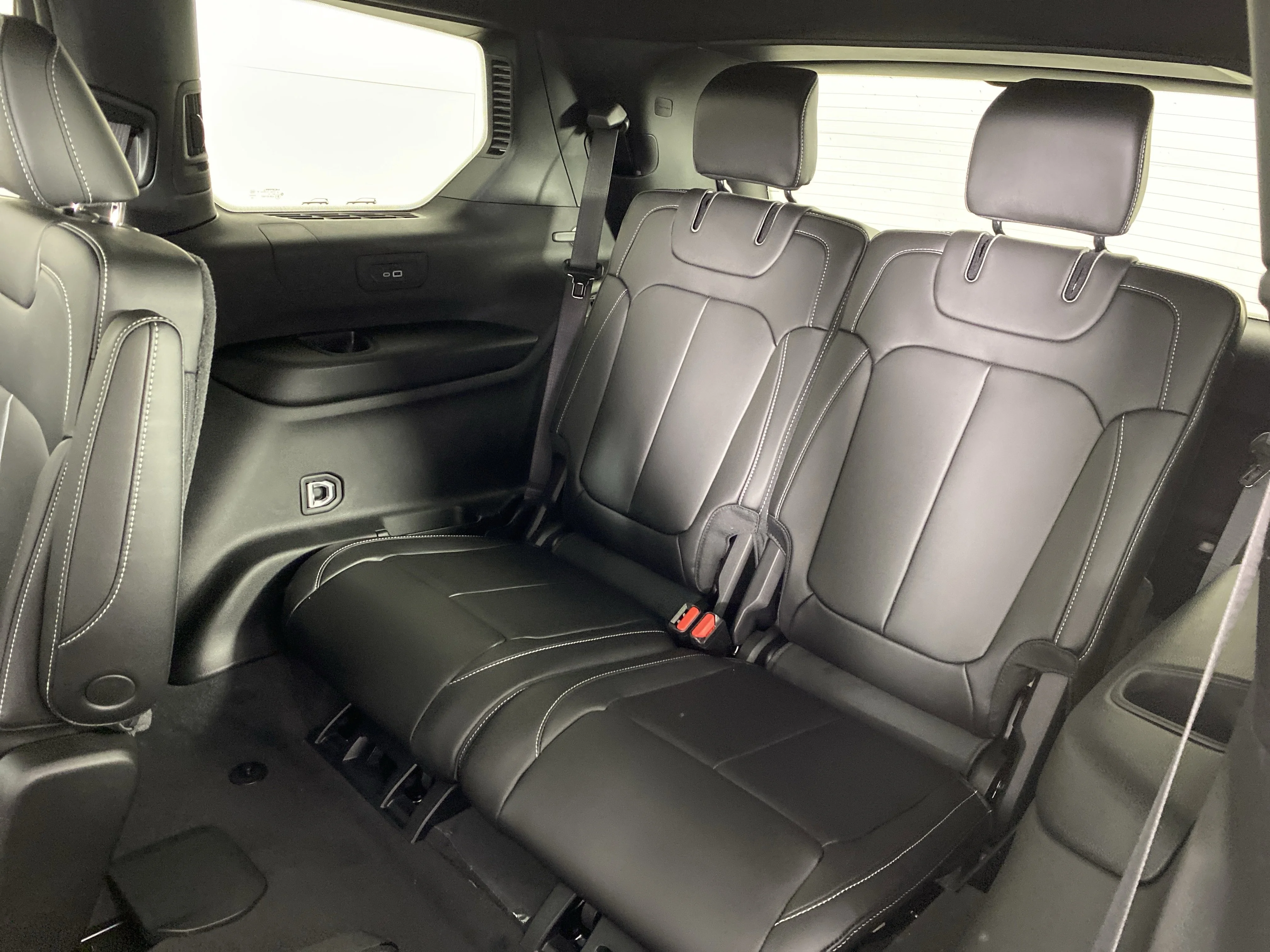 New 2026 Bright White Clear-Coat Exterior Paint Jeep Limited image 32
