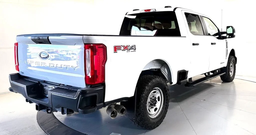 Used 2025 White Ford XL image 4