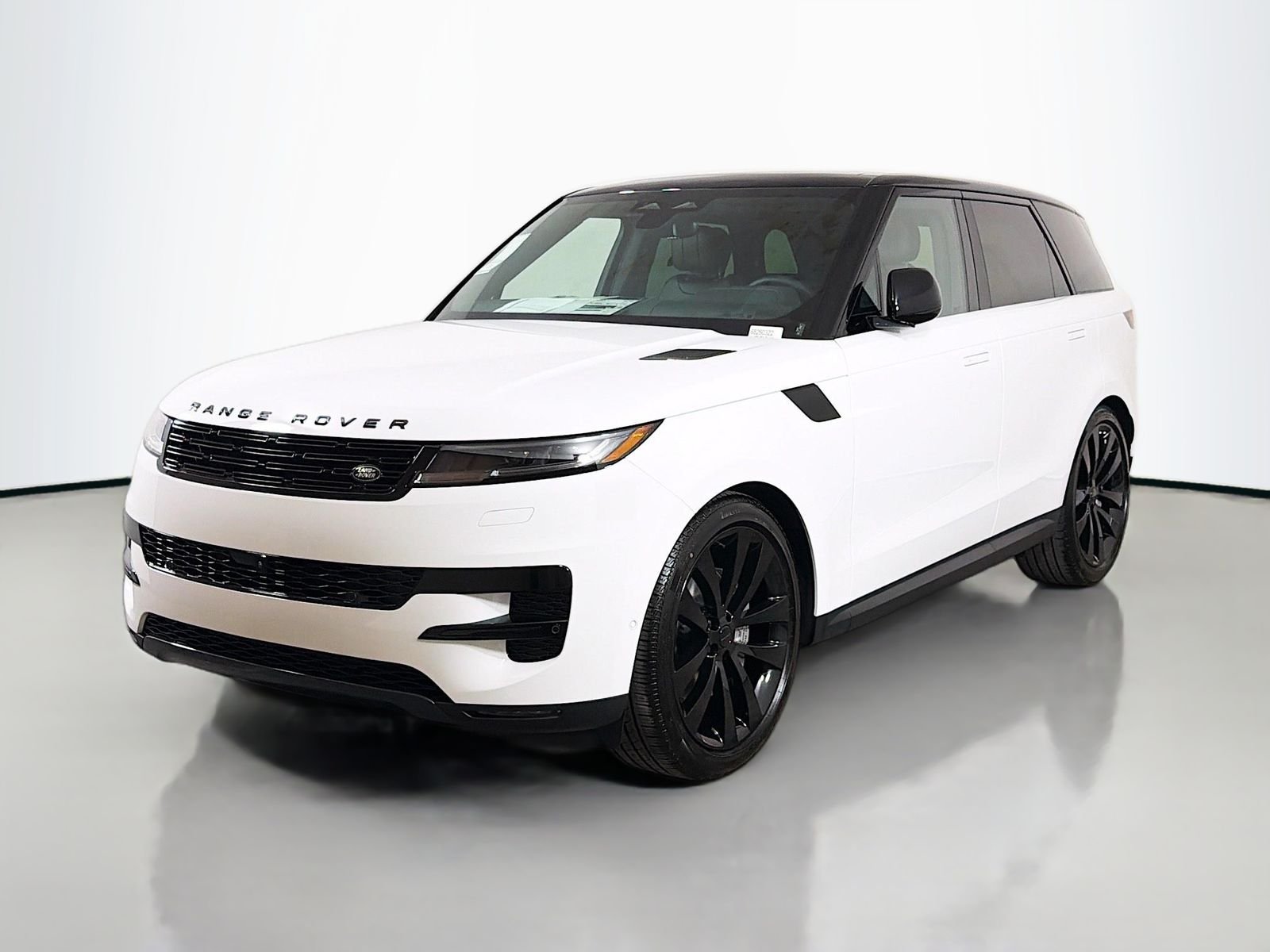 New 2026 Fuji White Land Rover SE image 1