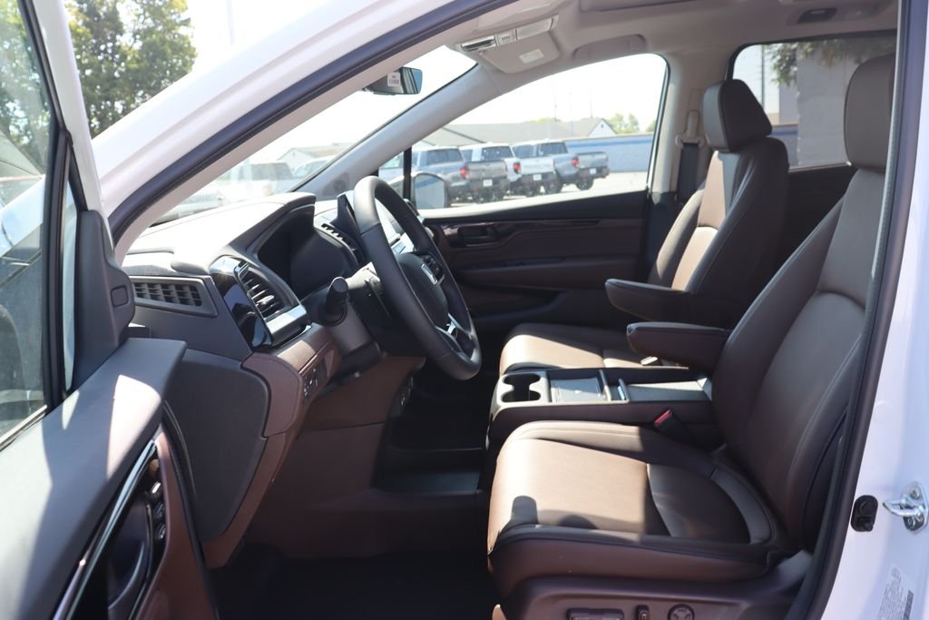 New 2026 Platinum White Pearl Honda Touring image 31