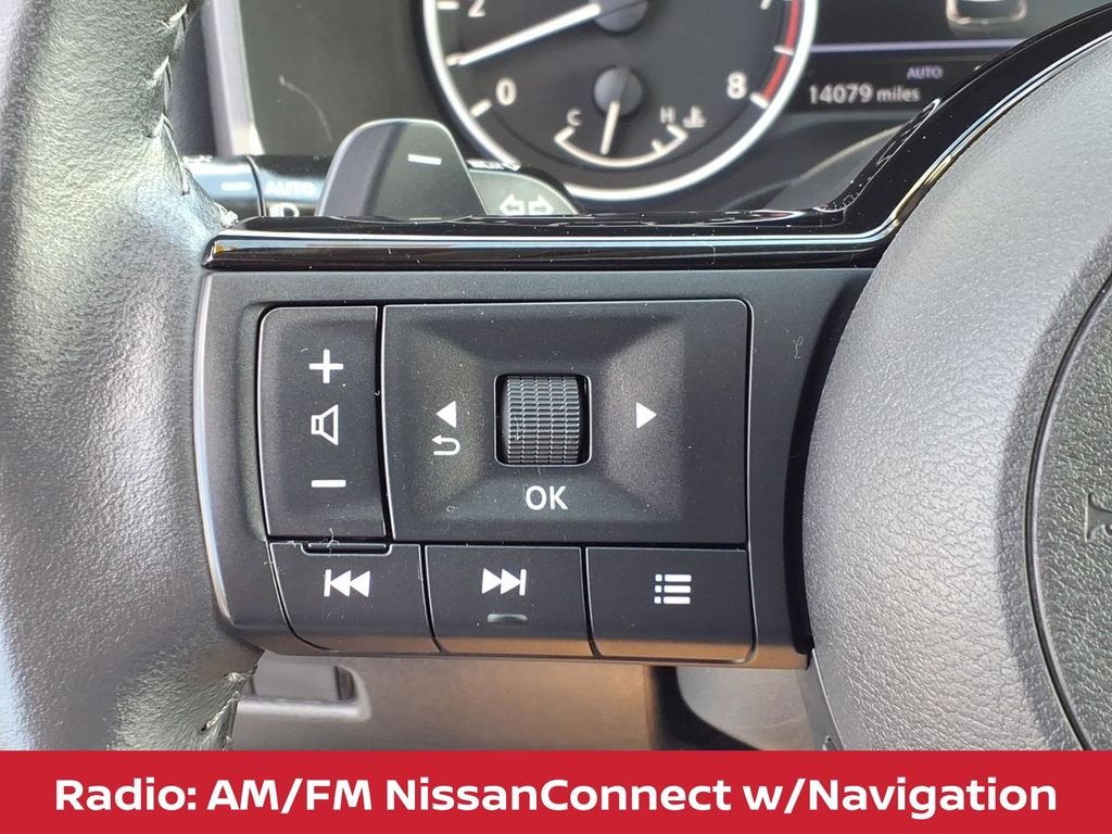 Used 2023 Pearl White Nissan SL premium w/heated leather seats & pano roof image 20
