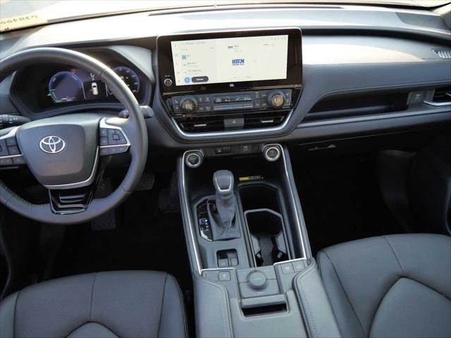 Certified Used 2026 WIND CHILL PEARL Toyota  image 11