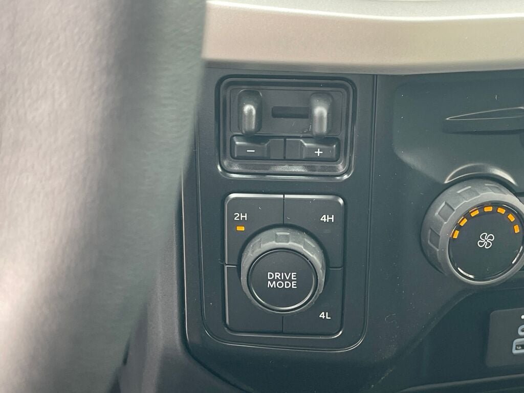 New 2026 Oxford White Ford XLT image 13