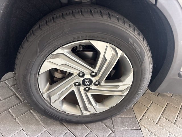 Certified Used 2022 Shimmering Silver Hyundai SE image 5