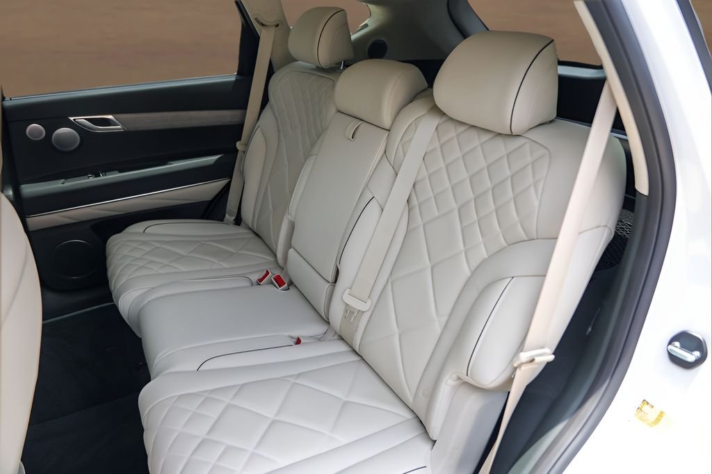 Used 2025 White Genesis 3.5T Prestige image 25