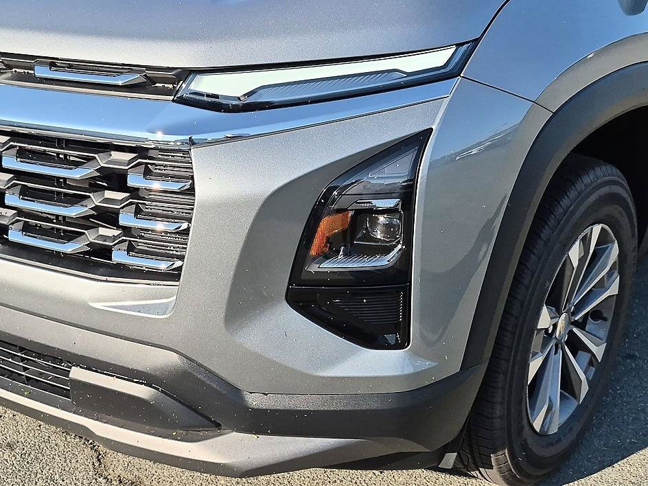 2027 Chevrolet Equinox LT - Photo 9