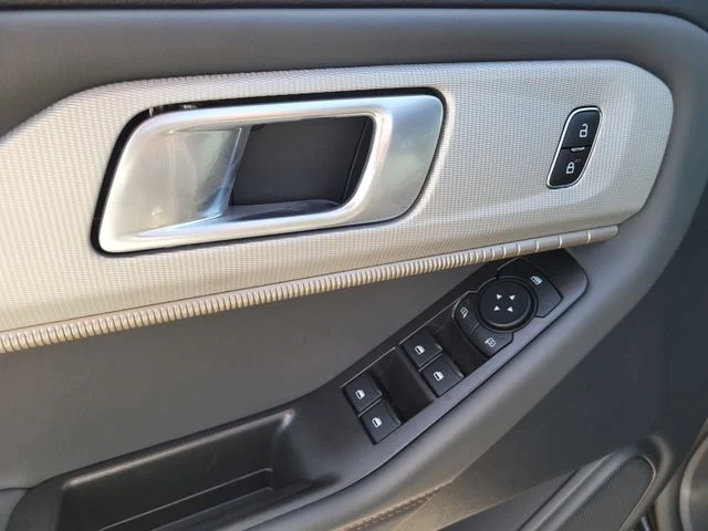 New 2027 Black Metallic Ford Active image 19