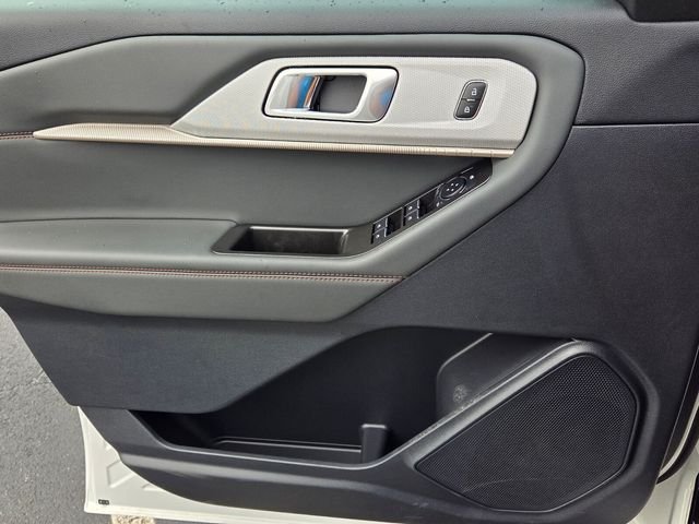 New 2026 Star White Metallic Tri-Coat Ford Active image 57