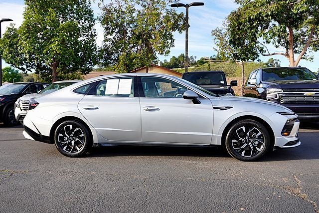 Used 2024 Silver Hyundai SEL image 6