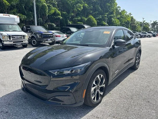 Used 2025 Shadow Black Ford Select image 5