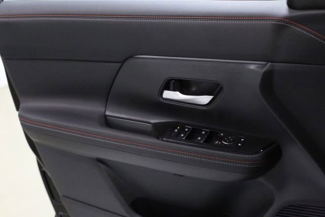 2026 Nissan KICKS SR - Photo 11