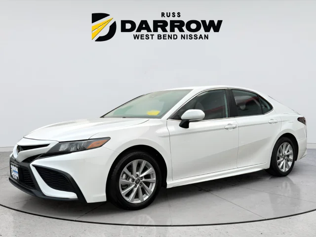 Used 2024  Toyota SE image 1