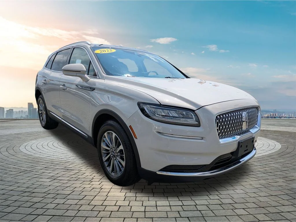 Used 2022 Ceramic Pearl Metallic Tinted Clearcoat Lincoln Reserve image 2