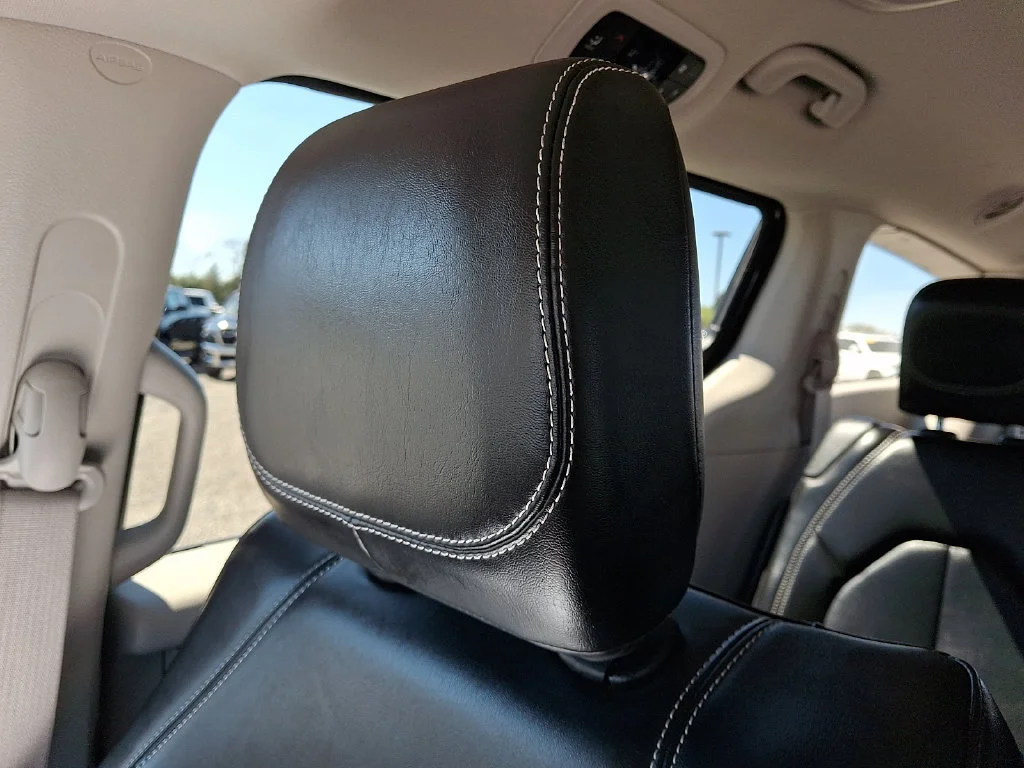 Used 2024 Diamond Black Crystal Pearlcoat Chrysler Touring L image 18