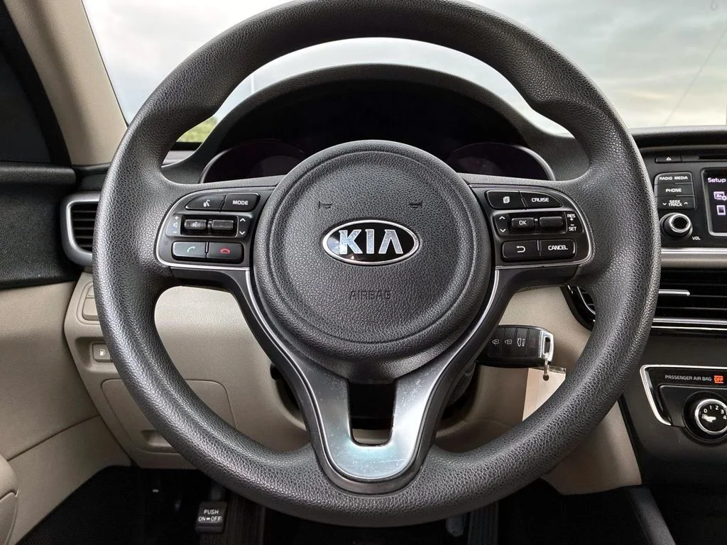 Used 2017 Snow White Pearl Kia LX image 15
