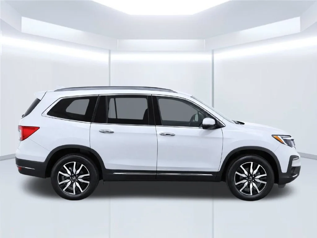 Used 2021 White Honda Touring image 10