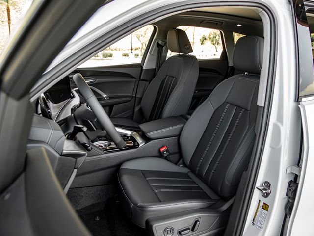 Used 2025 Glacier White Audi  image 13