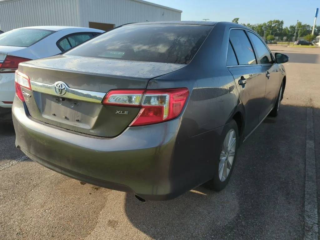 Used 2014 Magnetic Gray Metallic Toyota XLE image 3