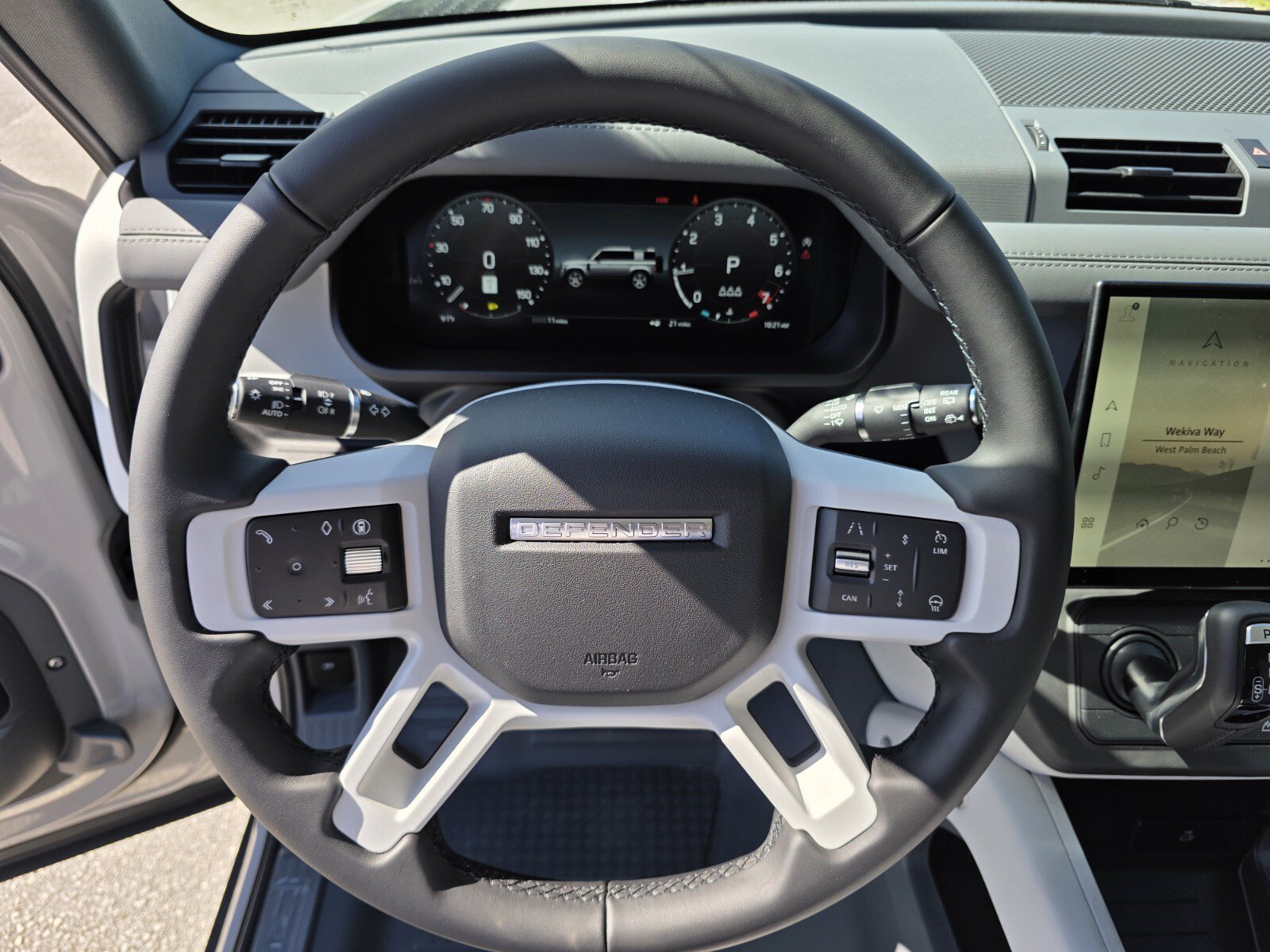 New 2026 Borasco Grey Land Rover P400 X-Dynamic SE image 15