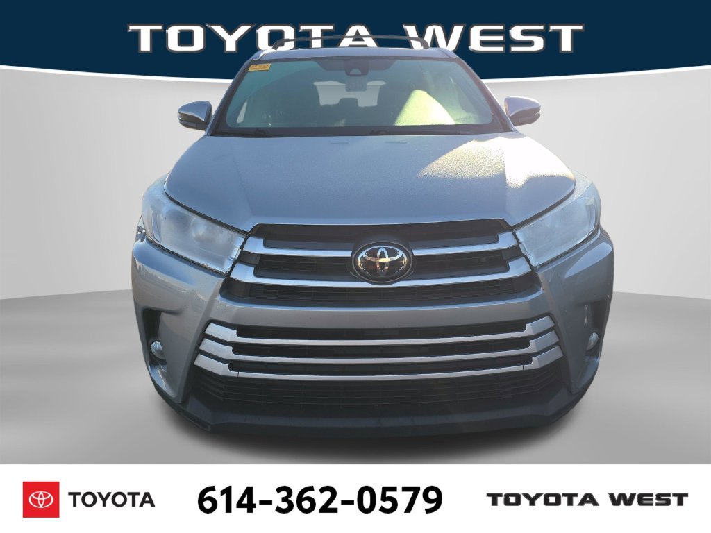 Used 2019 Silver Toyota XLE image 2